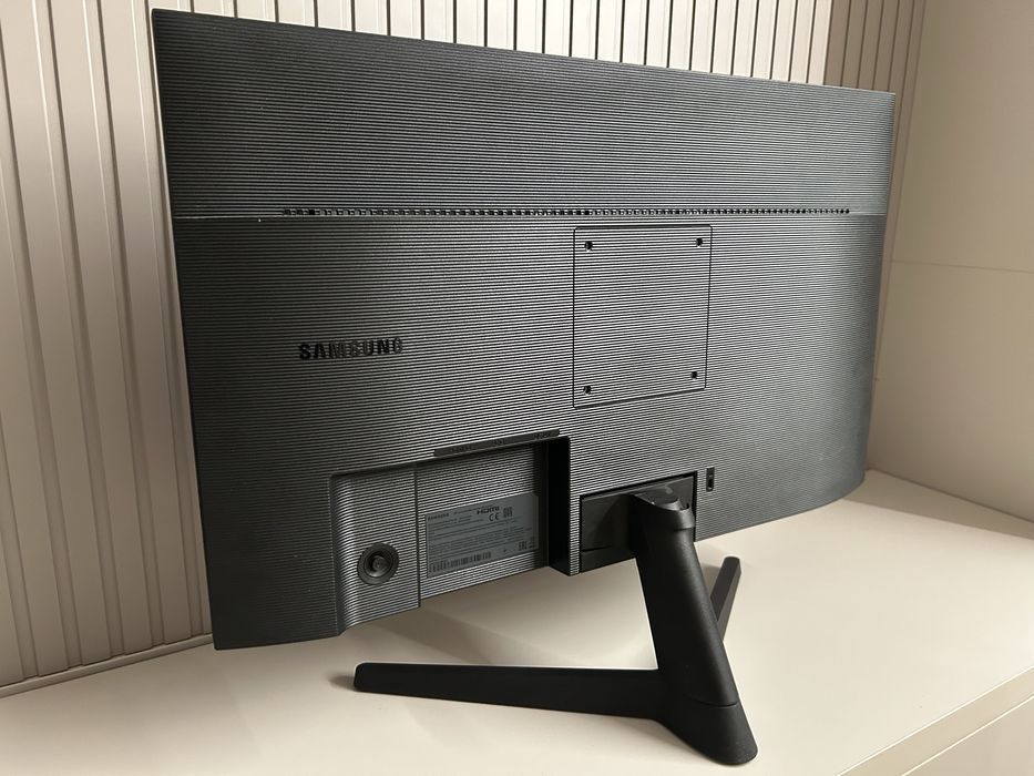 Монитор samsung в отличном состоянии