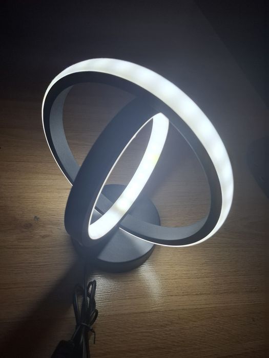 Led Лампа с интересен дизайн и три функции на светлината