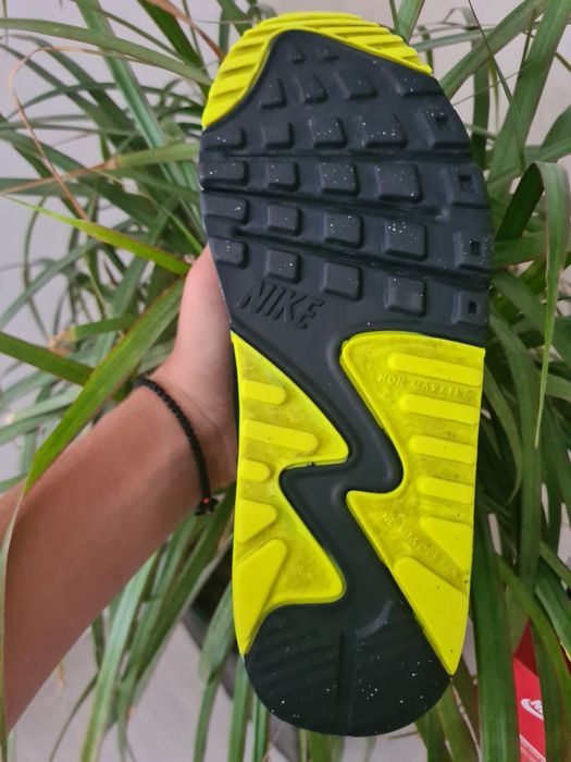 Nike Air Max 90 Medium Olive/Volt-Black. Mărimea 38,5.