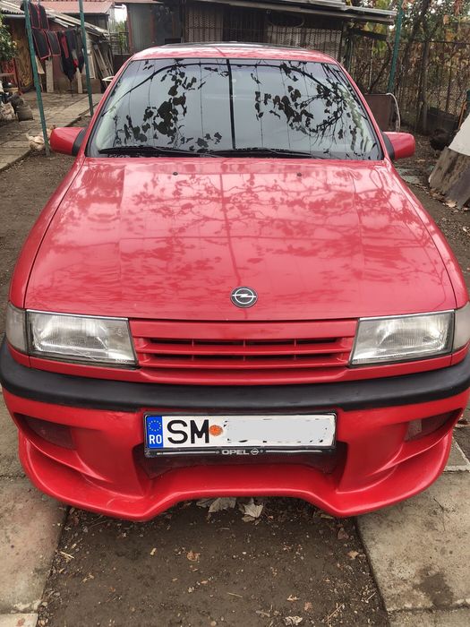 Opel Vectra A (1990) 1.6 Benzină – Proiect Tuning Unic / Retro-Mod