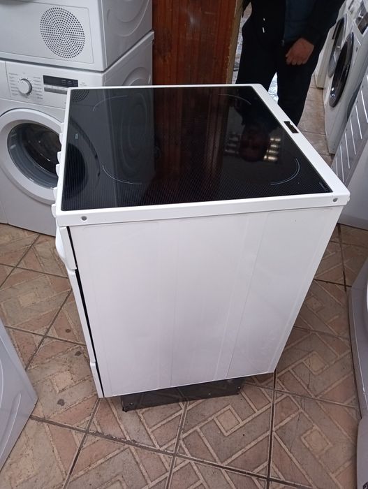 Свободно стояща печка с керамичен плот Voss с 2 години Гаранция!