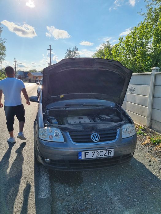 Wv touran de vanzare pentru piese sau pentru reparat. Masina a facut auto aprindere!