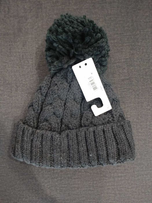 Детски чисто нови шапки