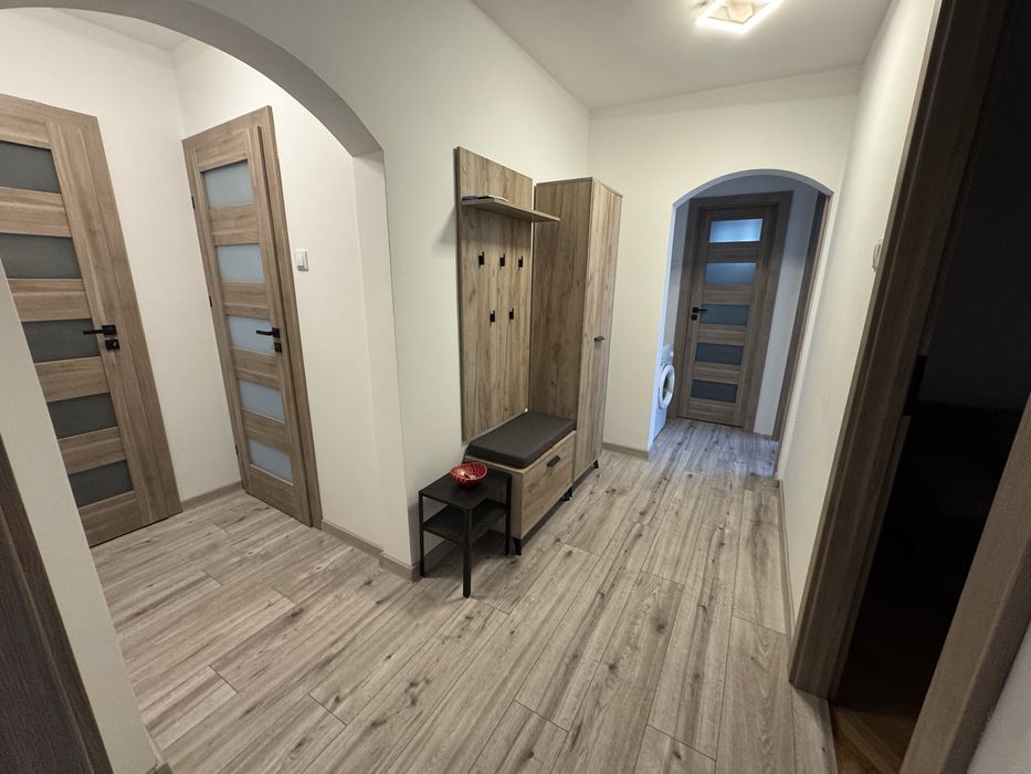 dau in chirie apartament 3 camere renovat , electrocasnice zona piata dambu