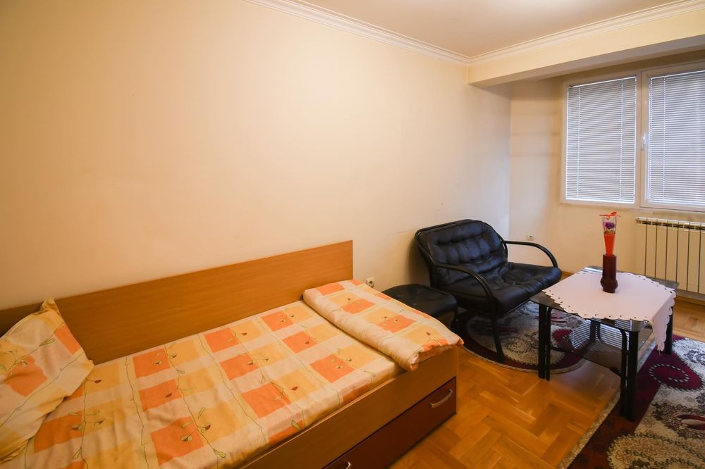 Дава се под наем Четиристаен апартамент в София, Лагера - 180 кв.м за 950 € - Снимка #4
