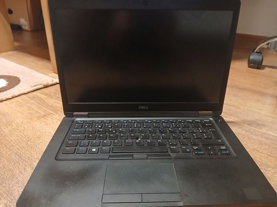 Vand laptop dell cu procesor i5 gen 8
