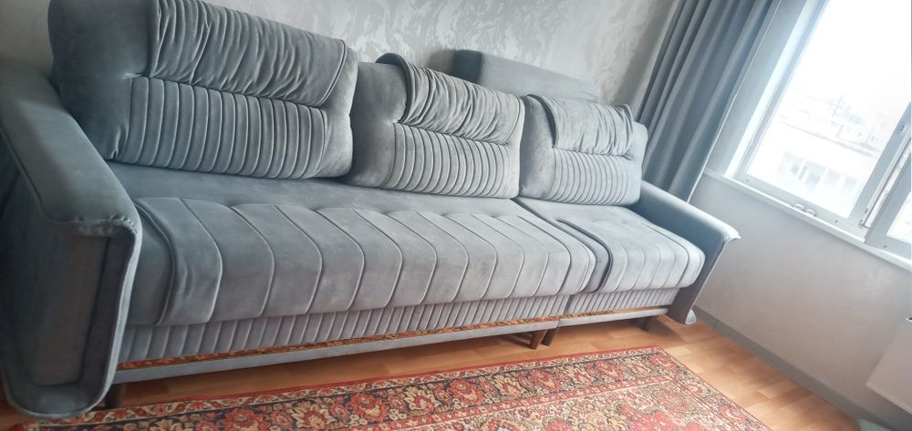 Срочно продам диван.
