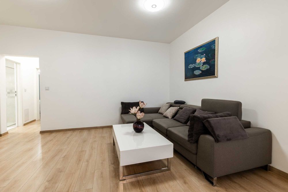 Нощувки - Finest 3BR Downtown София