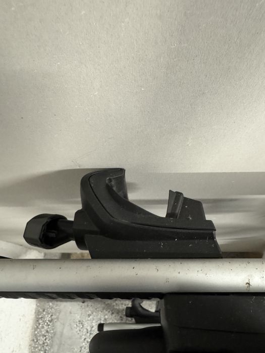 Thule греди + 3 бр багажници за велосипеди