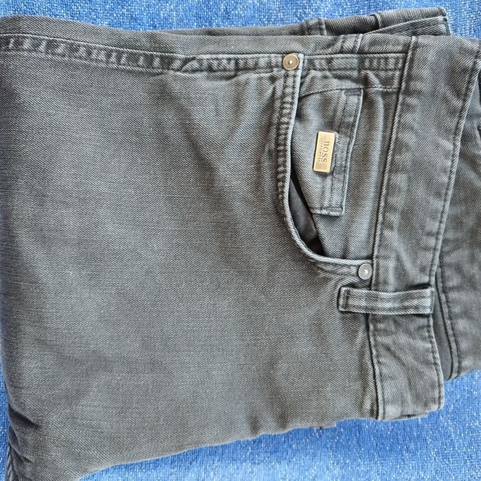 Vând blugi  Boss , Repley