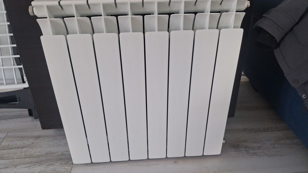 Elementi auminiu aproape noi