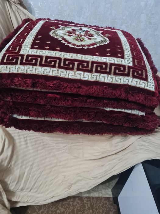 yostiq suyanish uchun