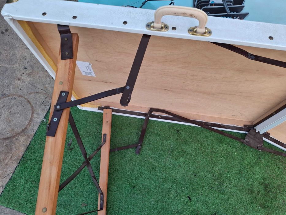 Масажна кушетка ..