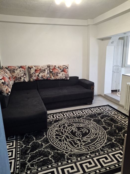 Închiriez apartament
