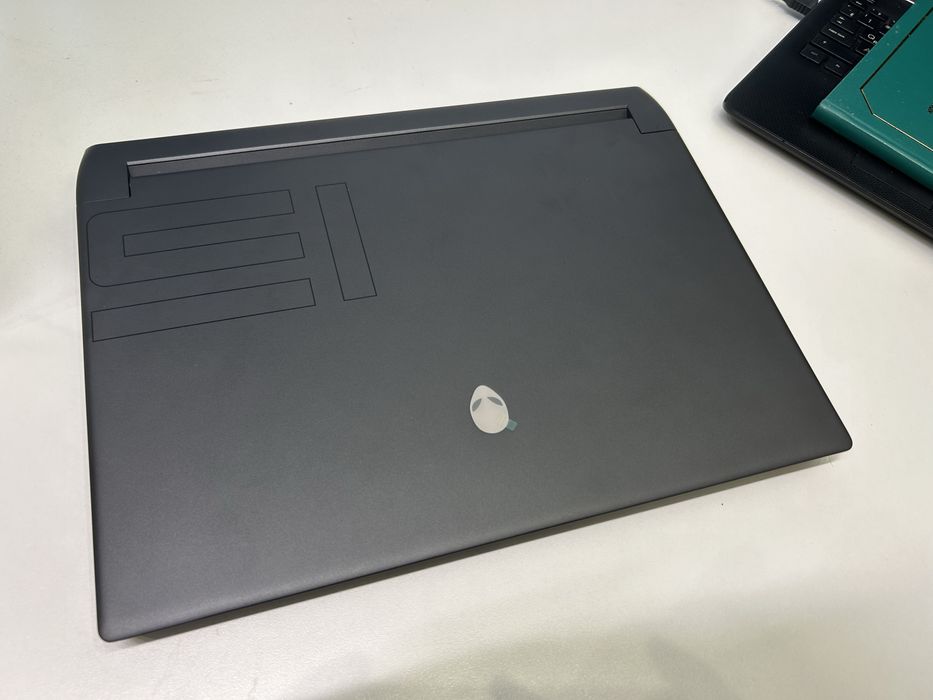 Ноутбук Dell Alienware m15 R7 Nvidia RTX3070 Ti