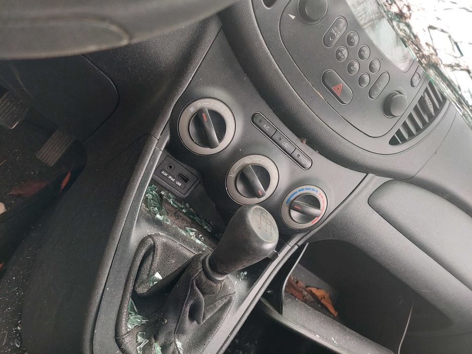 Hyundai i10 1,1 i , Хюндай И10 на части 
Септември 2012