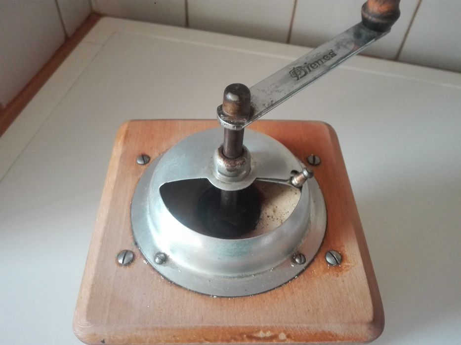 Японска кафемашина ,голяма мелница за кафе и медна кана.