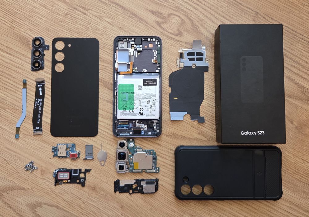 Samsung Galaxy S23 на части