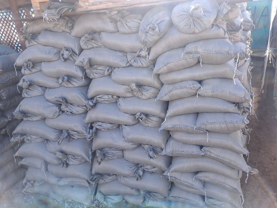 Песок крупный. Песок мелки. Отсеф щебень глина в мешках.