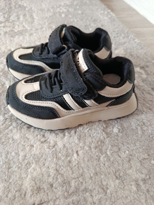 Детские кроссовки