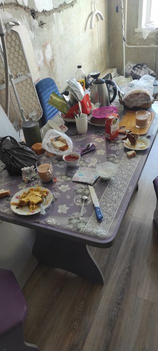 Стол и мини диван