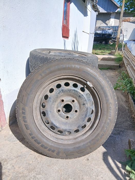 Vând jante  volkswagen touran, cu tot cu cauciucuri.