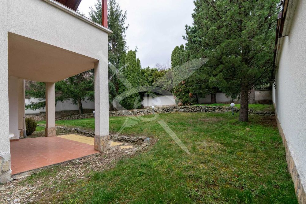 Дава се под наем Къща в София, Драгалевци - 400 кв.м за 1895.16 € - Снимка #1