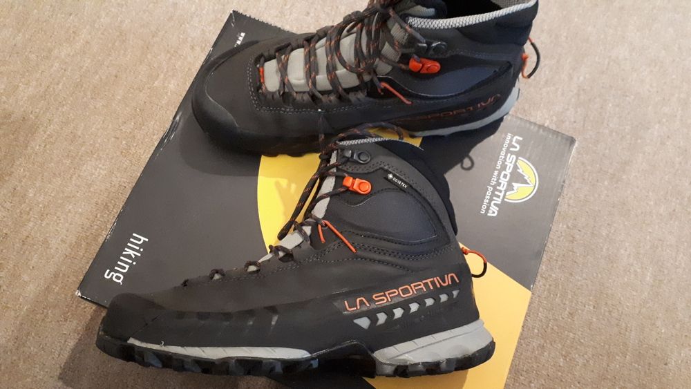 Bocanci trekking damă La Sportiva TX 5 GTX