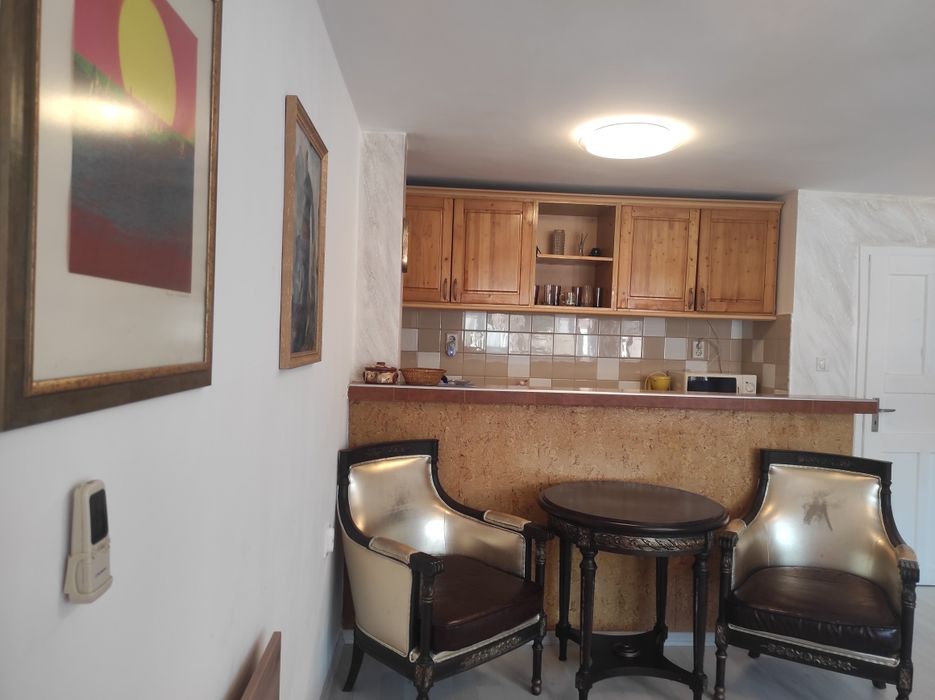 Студио Уют за 3-ма с тераса и кухня. Атрактивна локация