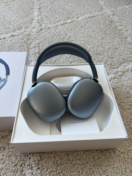 Airpods max light blue