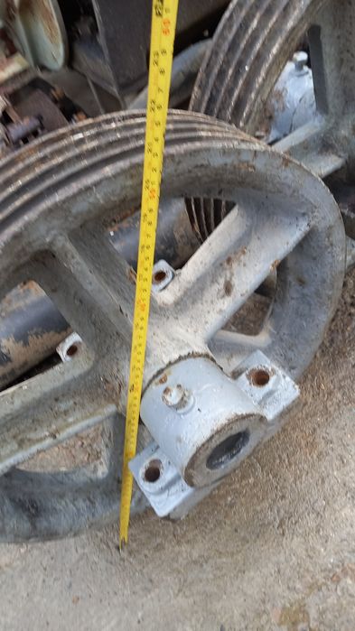 volanta 520 mm de la lift / fulie cu 4 canale semirotunde 15 mm