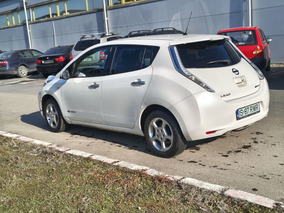 Nissan leaf electric avariat!!
