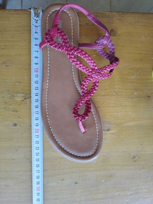 Нови дамски сандали 10 лв