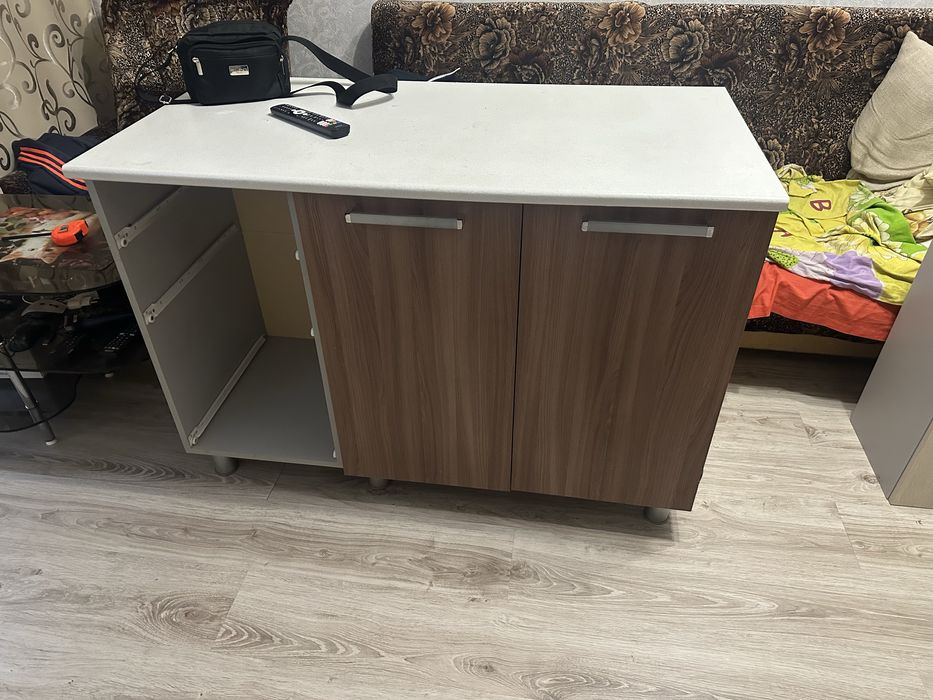 Продам кухонный гарнитур в хорошем состоянии