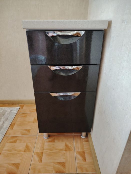 Продам Комод 3 полочный