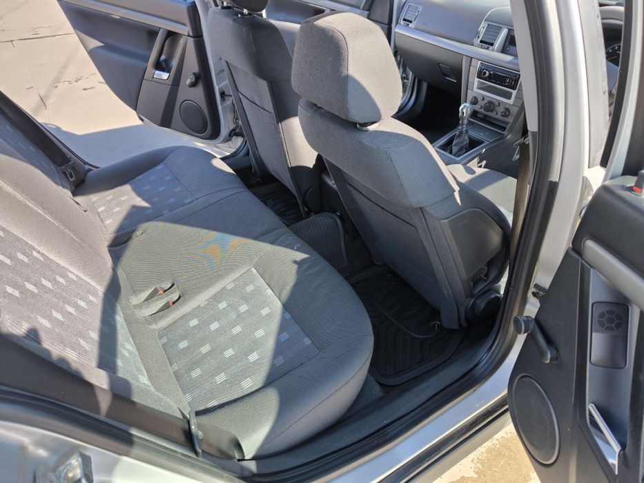 Vând Opel Vectra c volan pe dreapta