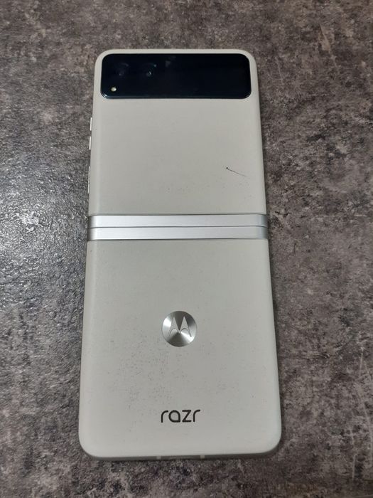 Vind sau schimb  Motorola razer 40