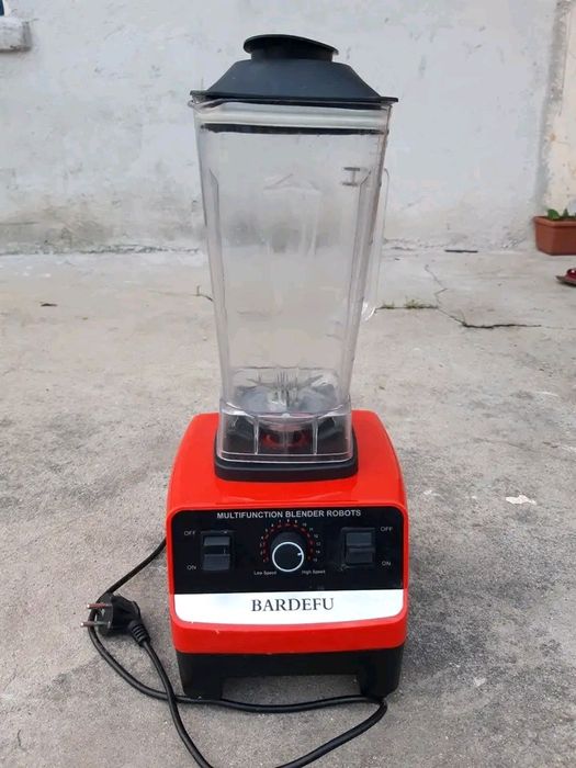 Продава се Работещ  мултифункционален блендер