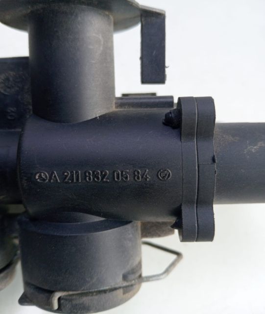Robinet caldura A2118320584 Mercedes-Benz E-Class W211