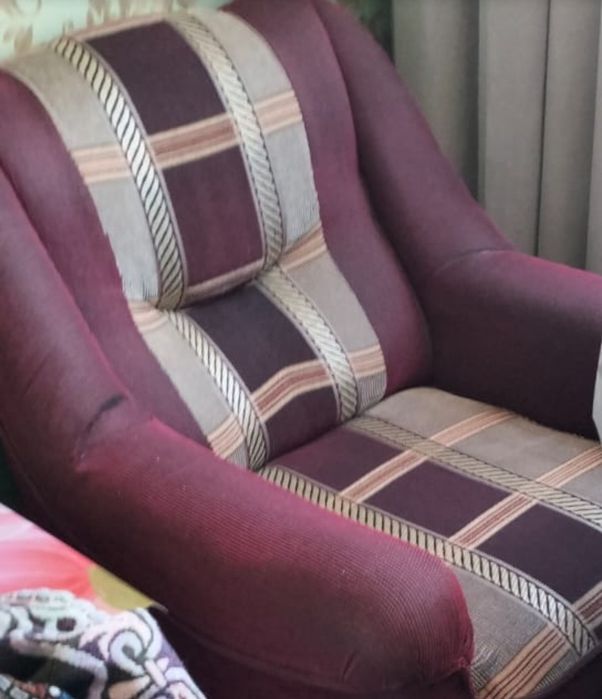 Отдам даром диван и кресло