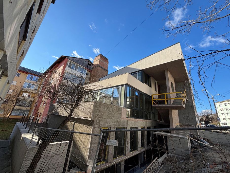 Inchiriez spatii birouri , cabinete medicale , saloane  - Precista