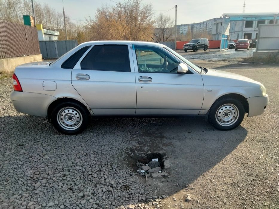 Продам приору седан