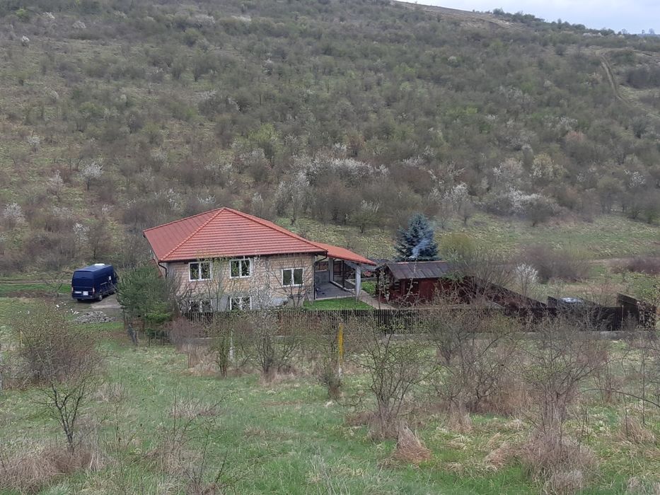 Casa la rosu de vânzare sau schimb cu apartament în Tg Mureș