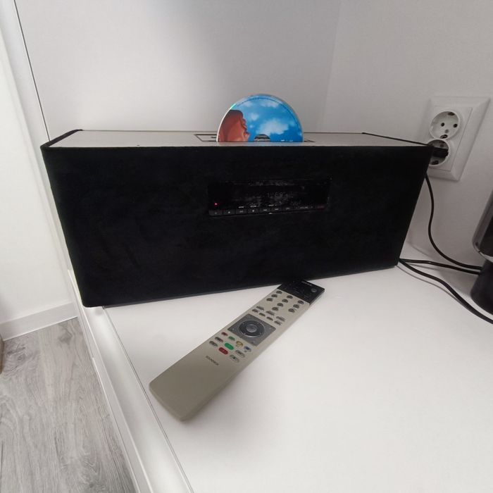 Loewe Soundbox boxa cu CD mp3, telecomanda, fm radio, aux, iPod , ceas alarma