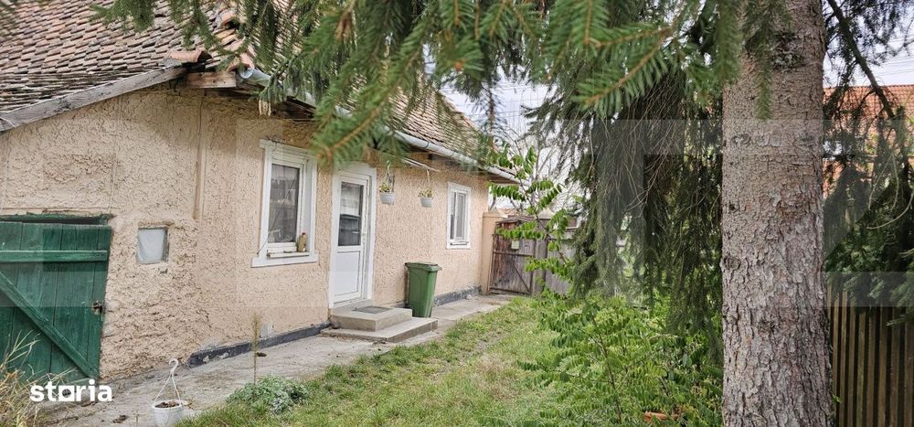 Casa taraneasca in centrul localitatii Ilieni – teren 832 mp.