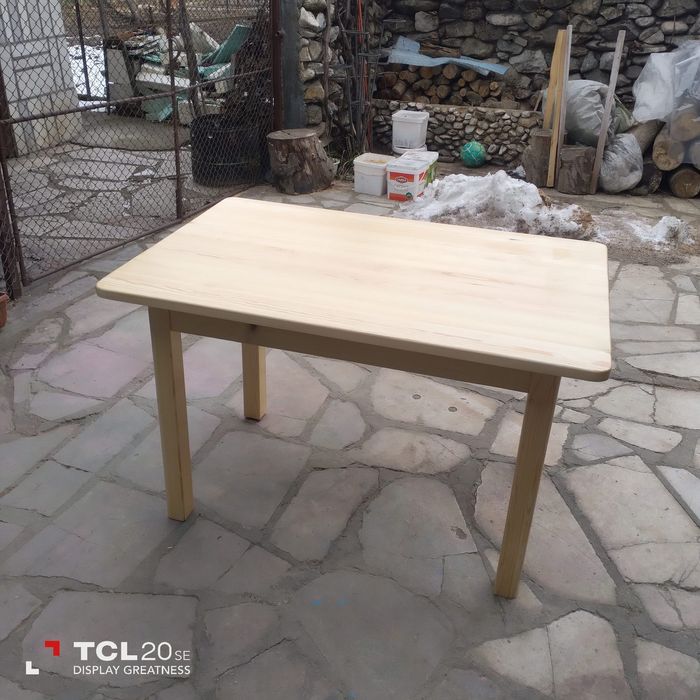 Кухненски маси от чамов материал .Изработвам различни модели  маси .