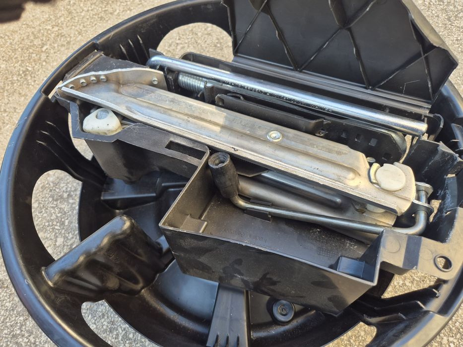 Резервен комплект Мерцедес E CLS S C class крик ключ кука Mercedes