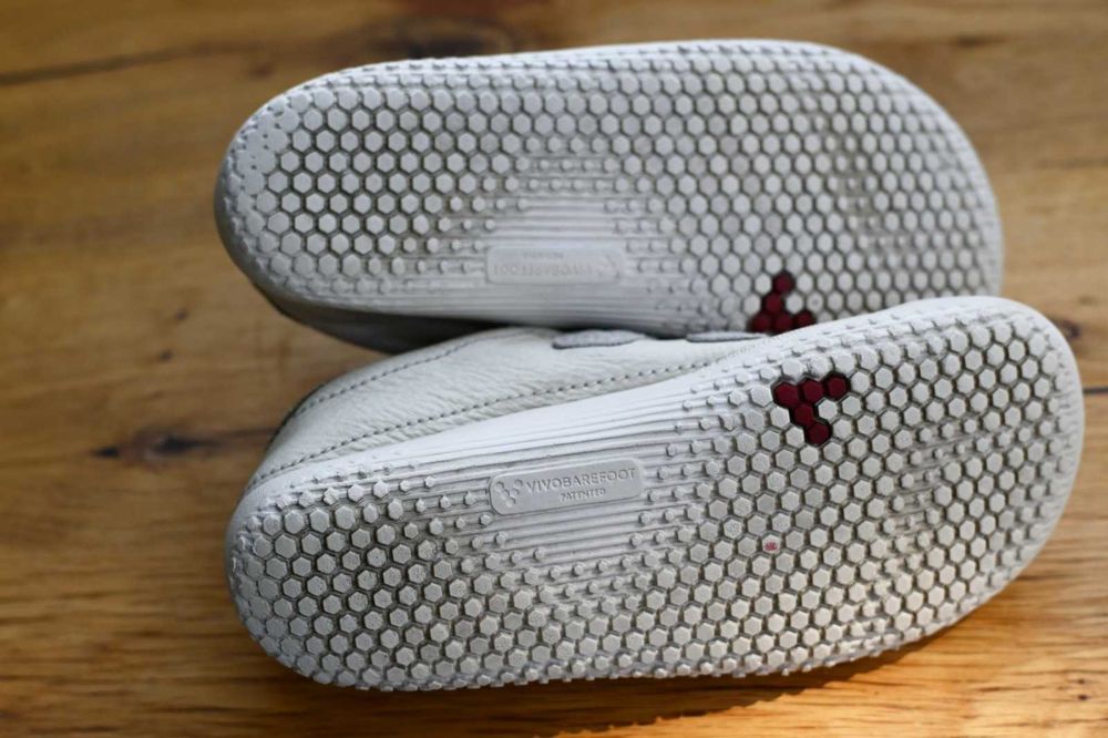 Vivobarefoot marime 29