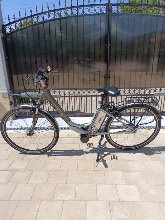 Bicicleta aluminiu passat roti 28 foarte usoara schimbatoare shimano  frane hidraulice tektro draco lichid disc trekking dinam in butuc