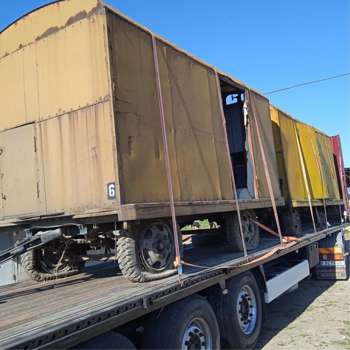 Военный прицеп с будкой дышлом